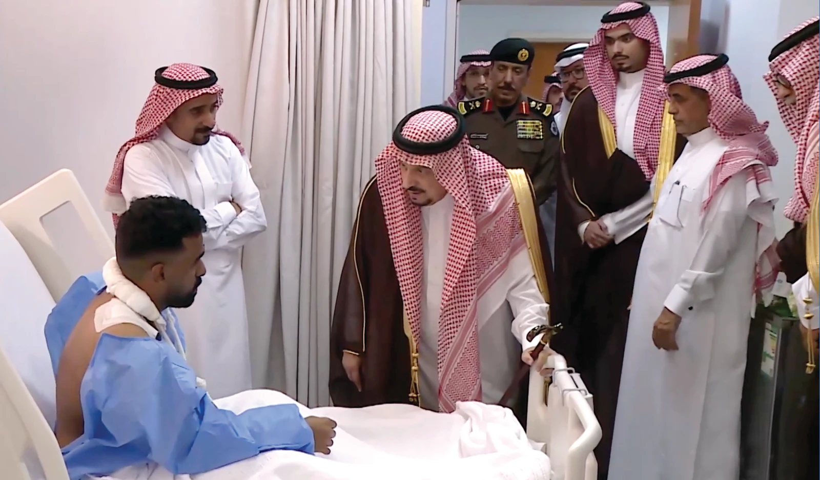 Riyadh governor conveys royal greetings to injured airport attack victims
