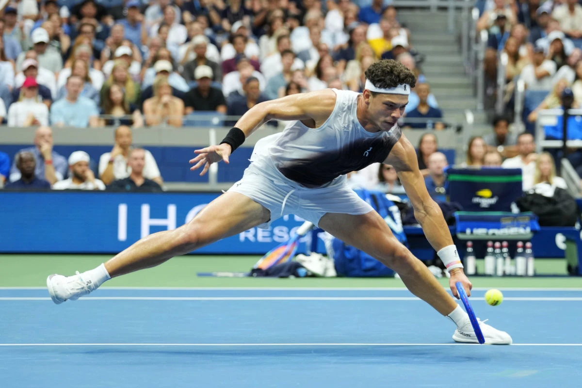 Alexander Zverev beats Ben Shelton to win the US Open title and extend a drought by American men