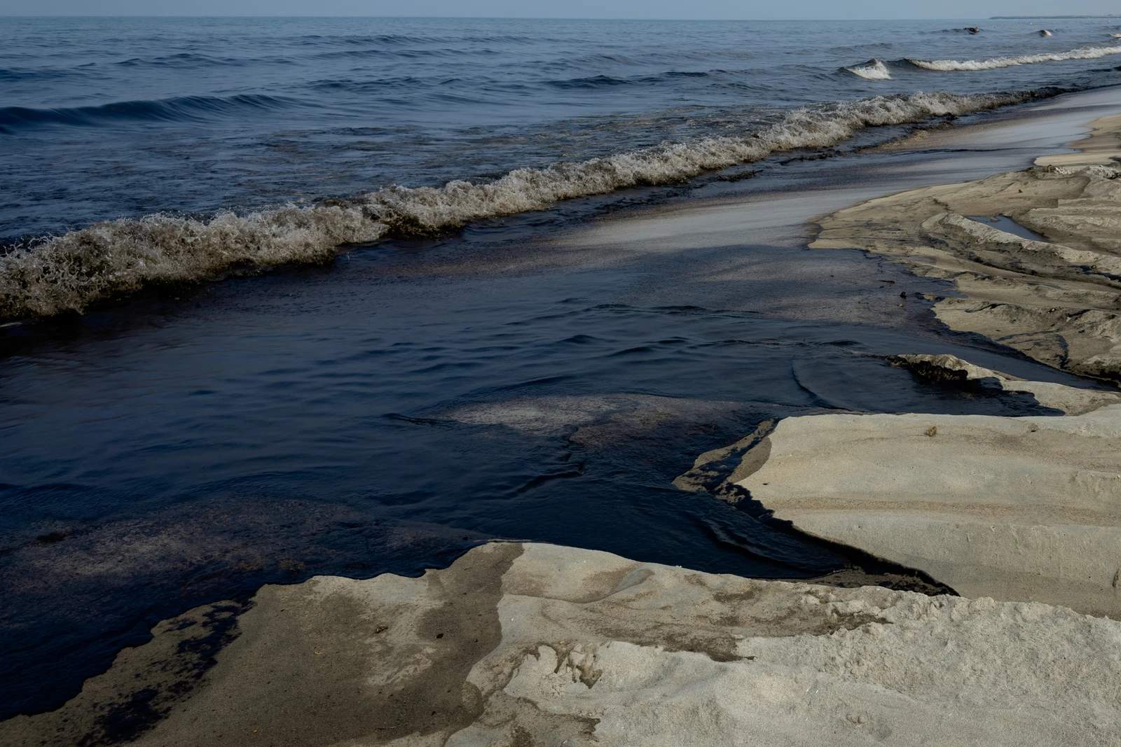 UAE’s Ras Al-Khaimah shuts beaches amid tanker oil spill
