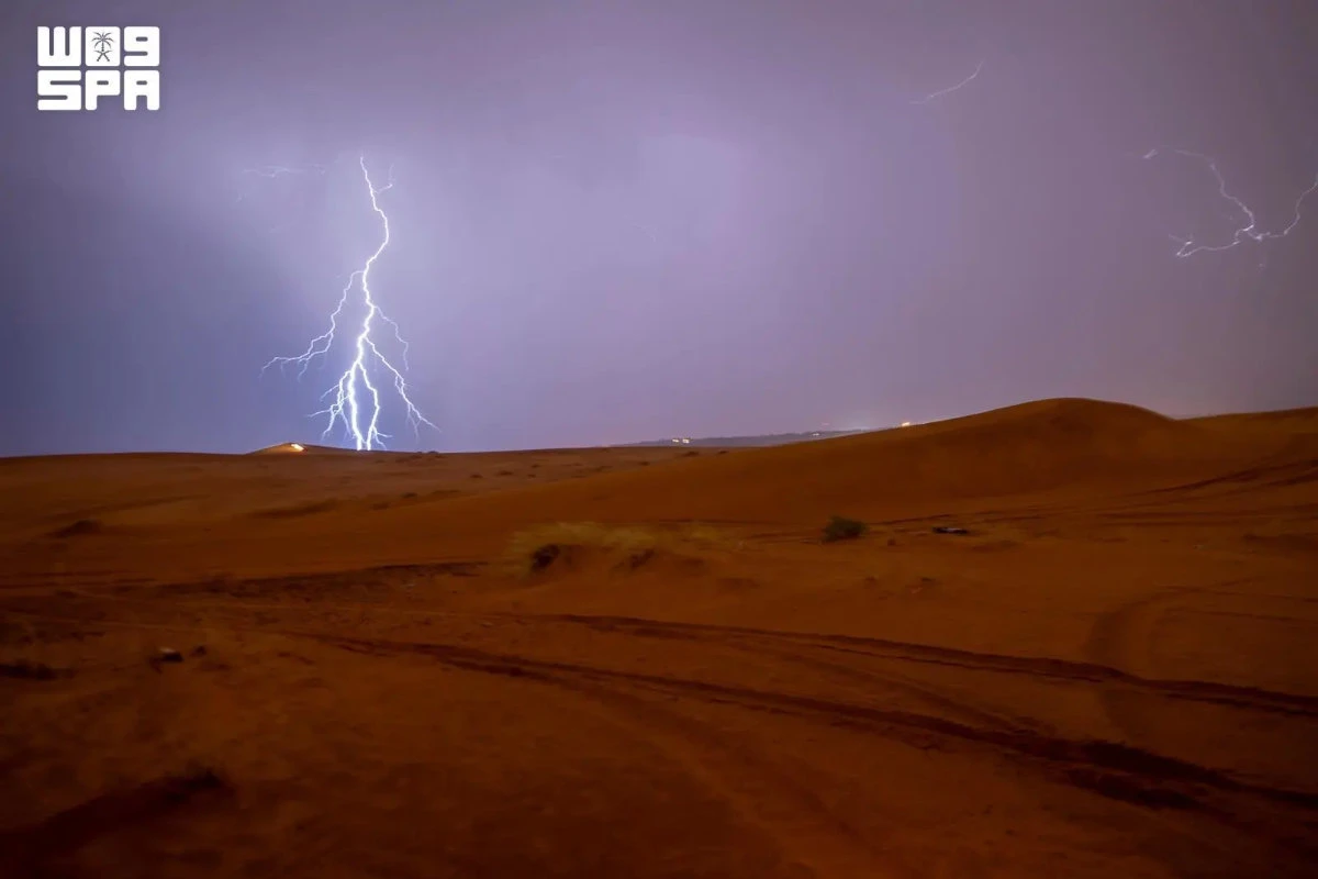 Lightning strikes over the horizon in Sakaka, the capital city of Al-Jouf in the Kingdom's north. (SPA)