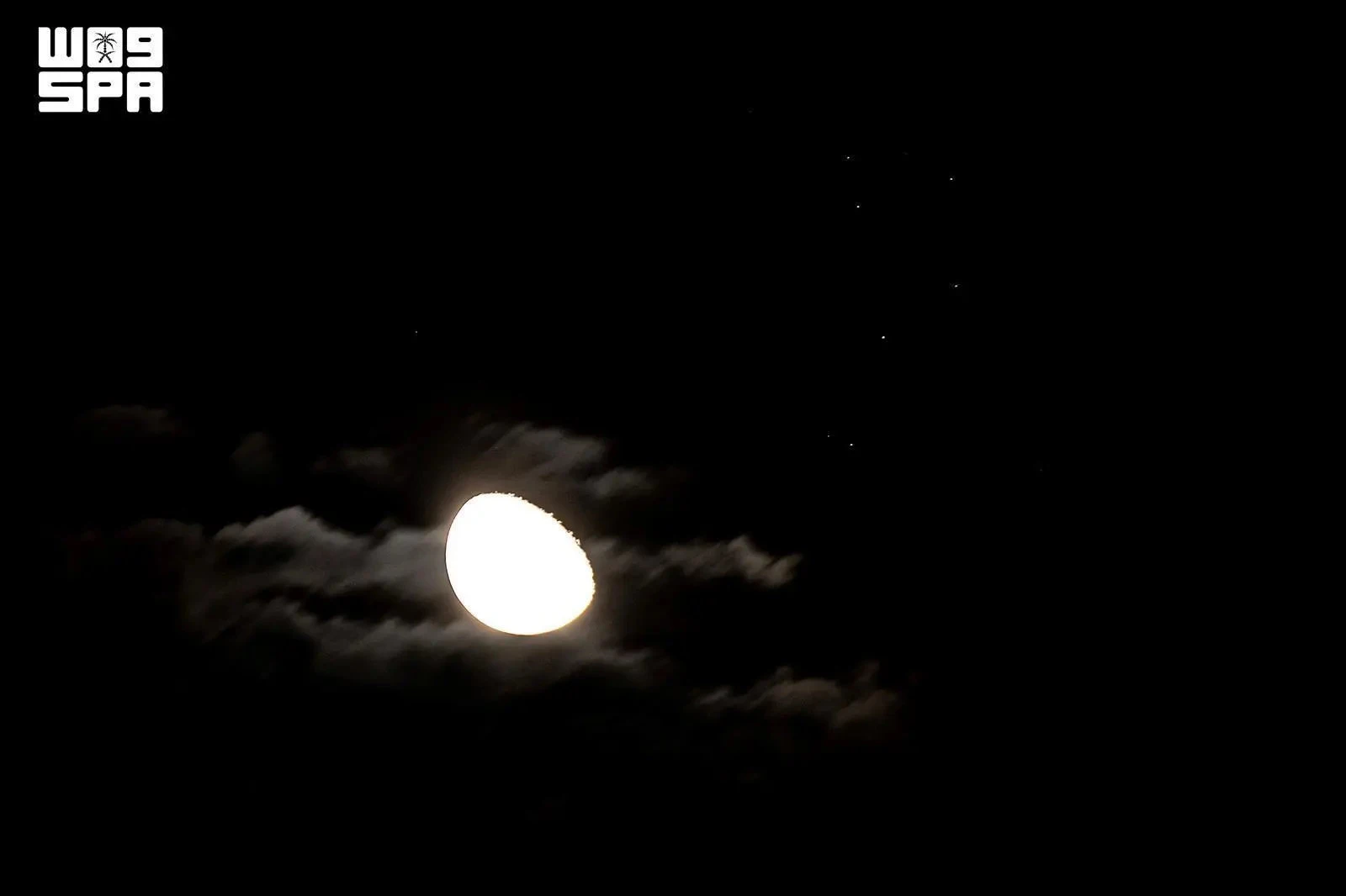 The moon’s conjunction with the Pleiades is locally known as “Qiran 19” and, in folk tradition, is associated with the arrival of Al-Wasm season and a gradual transition toward cooler weather. (SPA photo)