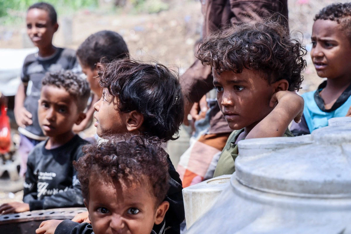 Yemeni children displaced by fighting between government forces and Houthi militia settle down at new makeshift homes in the al-Kadah area of Taiz governorate in southwestern Yemen on September 6, 2026. (AFP)