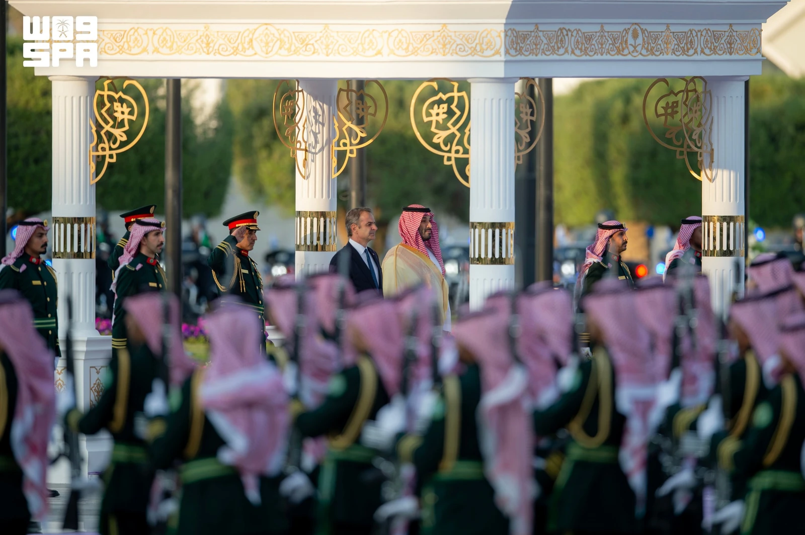 Saudi crown prince receives Greek PM in Riyadh