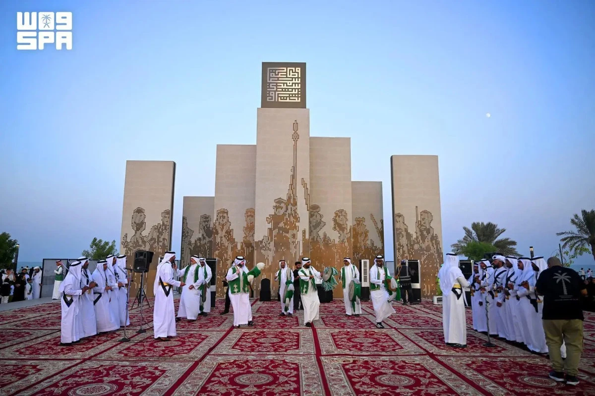 Artists perform during a cultural show in Najran. (SPA)