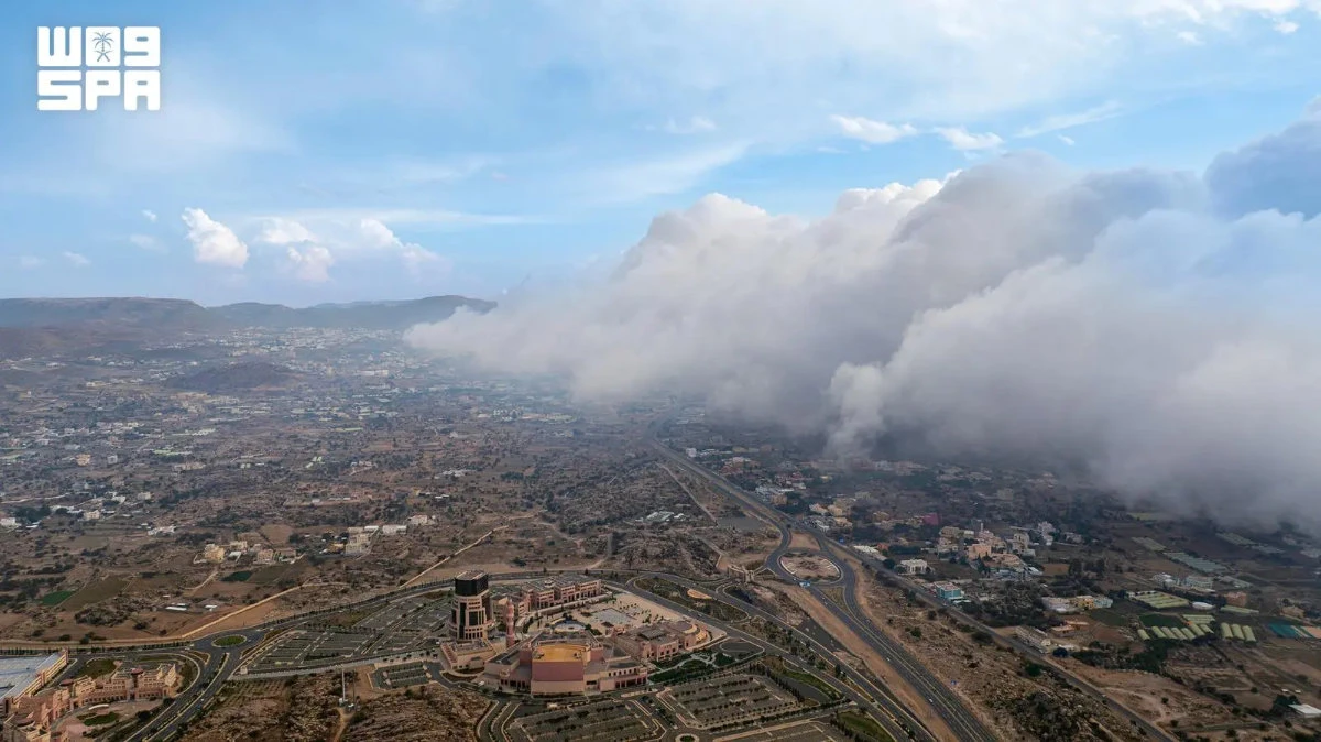 The Al-Wasm season in Asir brings a distinctive autumn pattern, with cooler conditions on mountain peaks contrasting with the warmer climate of the Tihama lowlands. (SPA)