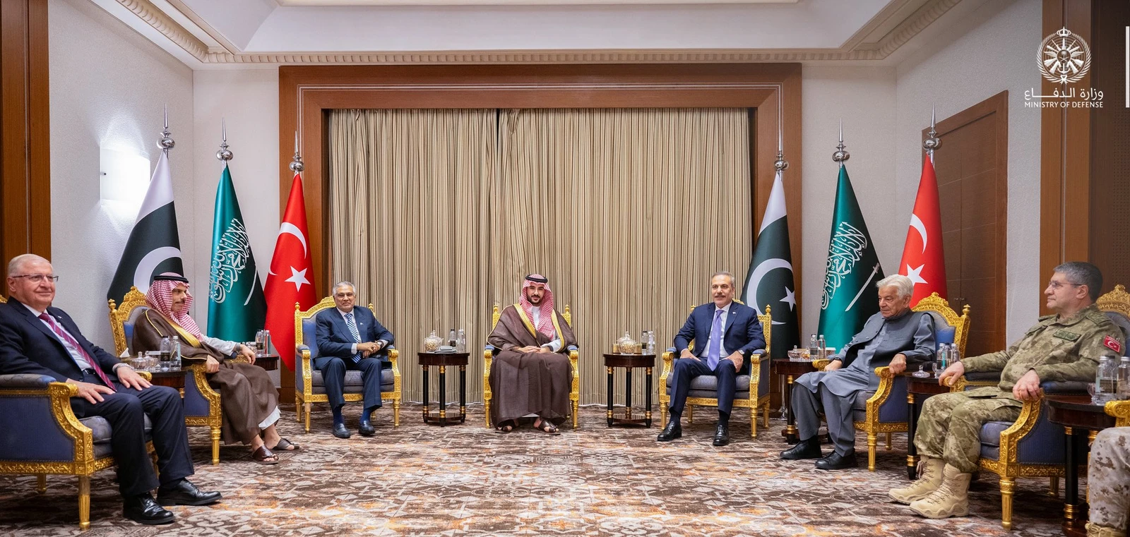 Saudi Arabia, Pakistan and Turkiye on Monday agreed to immediately implement collective-defense commitments under the Makkah Defense Alliance, including the swift deployment of agreed forces and military capabilities to the Kingdom amid ongoing threats. (SPA)