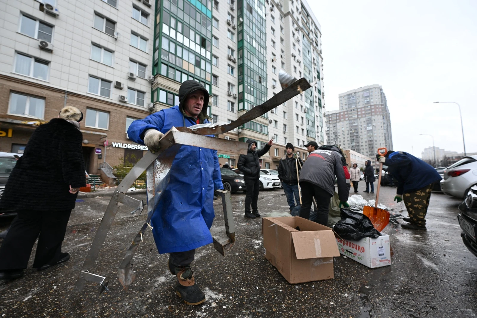 Mass drone barrage on Moscow kills two