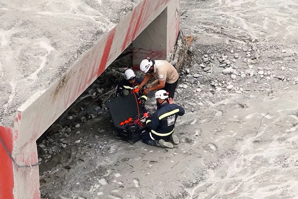As well as the search and rescue team, the UAE has sent five aircraft to the region, the latest carrying boats, drones, power equipment and other technical and logistical apparatus. (WAM)