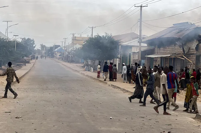 Somali troops push militiamen out of Baidoa after fierce fighting