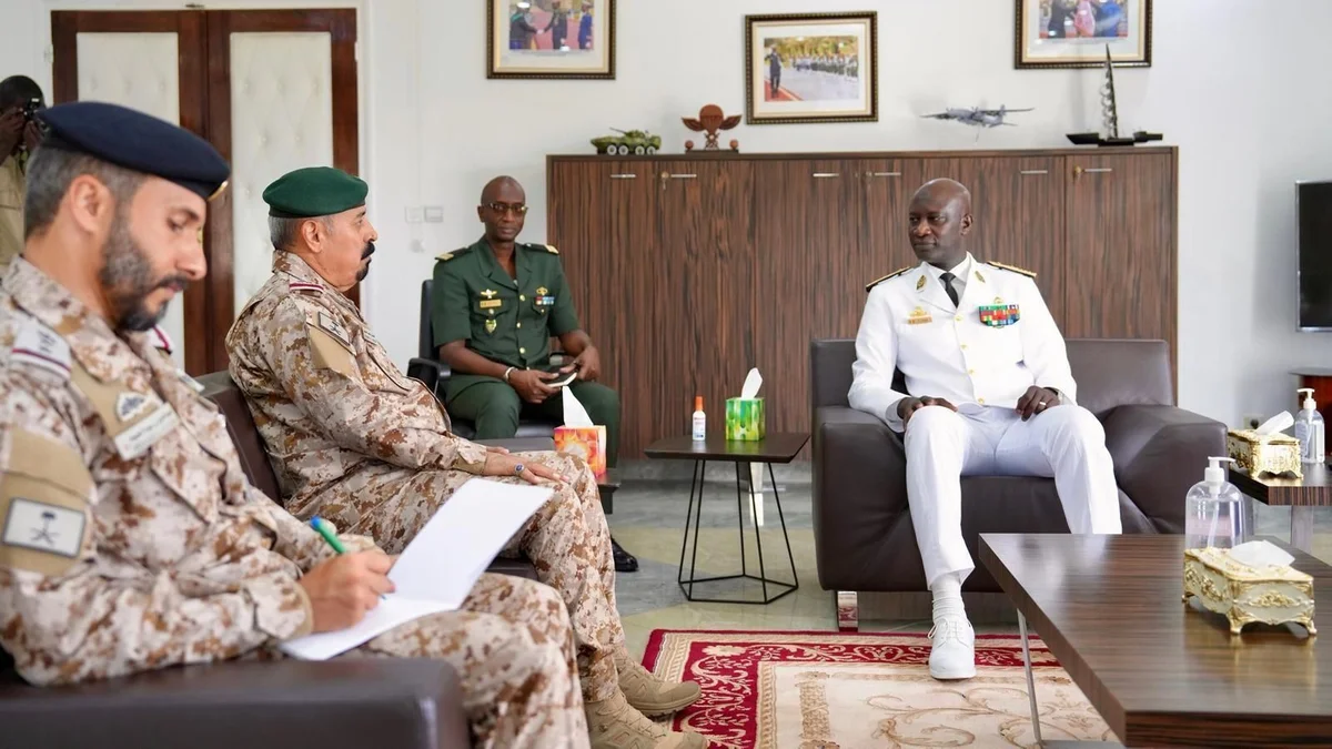 Islamic coalition chief Maj. Gen. Mohammed Al-Moghedi meets Chief of the General Staff of the Senegalese Armed Forces Vice Adm. Oumar Wade. (SPA)