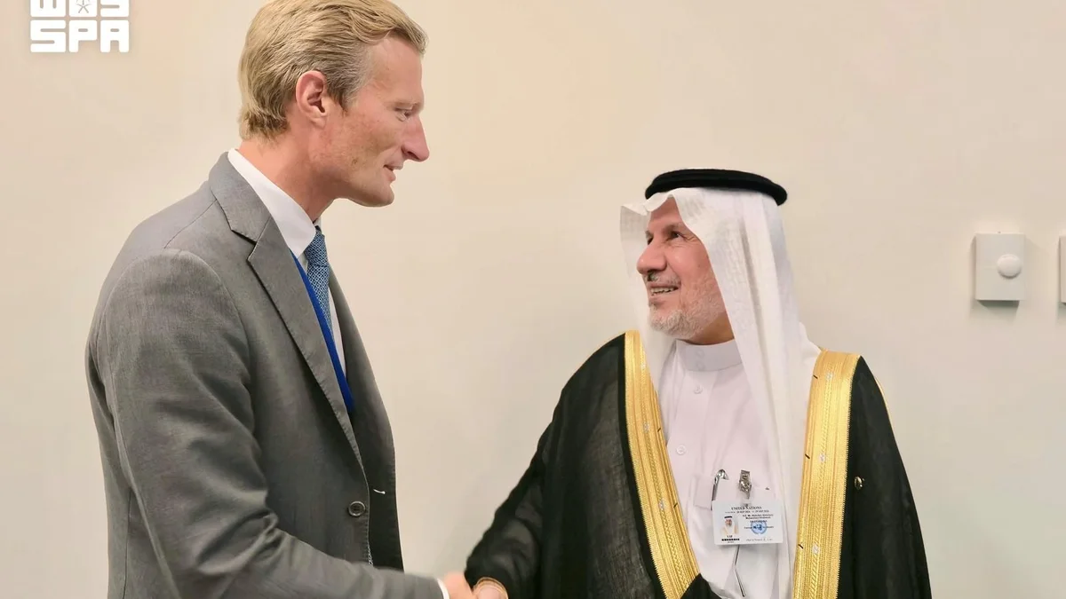 KSrelief Supervisor-General Dr. Abdullah Al-Rabeeah meets acting WFP Executive Director and Chief Operating Officer Carl Skau. (SPA)