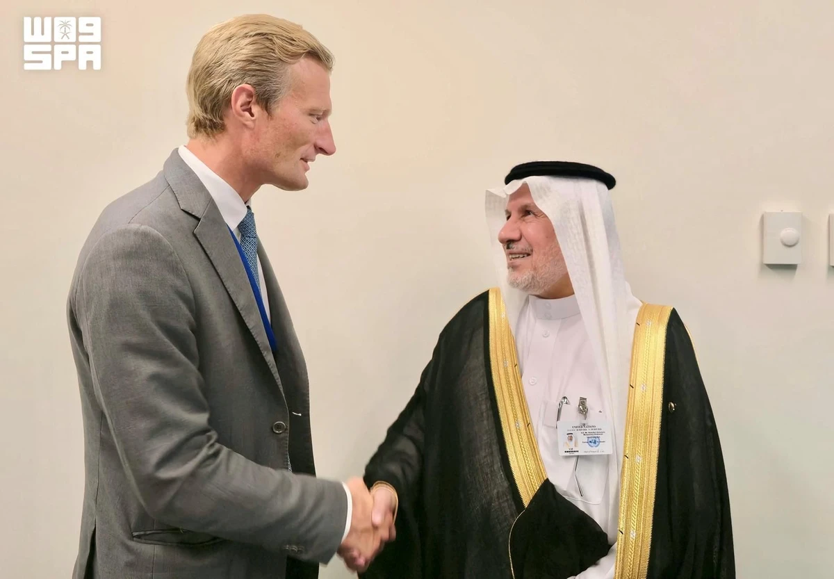 KSrelief Supervisor-General Dr. Abdullah Al-Rabeeah meets acting WFP Executive Director and Chief Operating Officer Carl Skau.