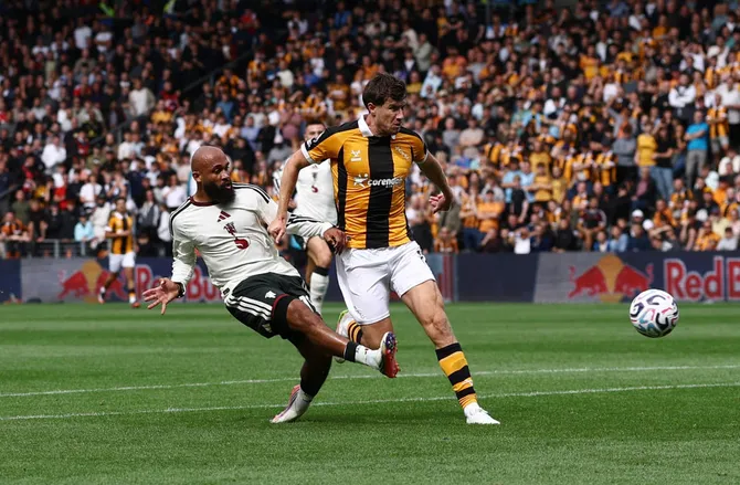 Hull stun Man Utd and Ipswich also enjoy winning Premier League return
