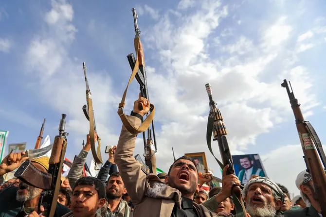 Analyst: Houthis use ‘siege’ slogan to advance Iran’s agenda as pressure builds within
