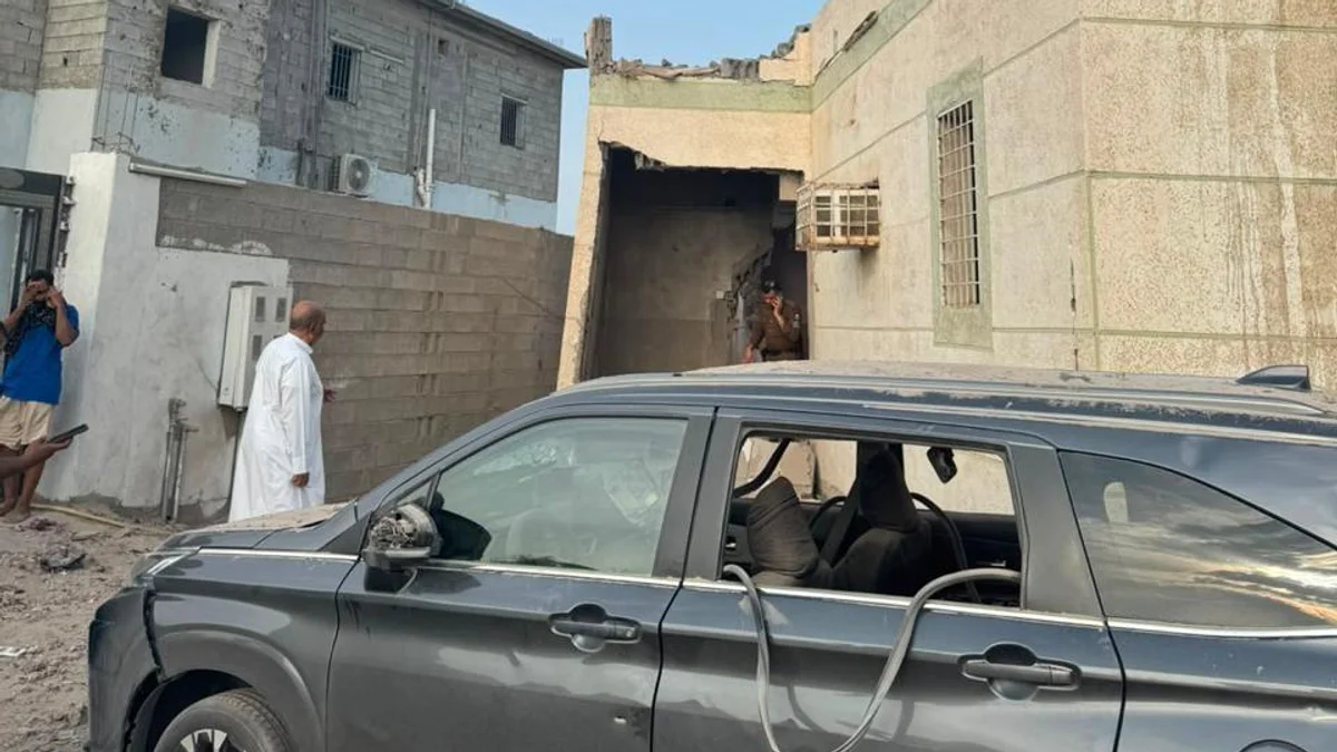 Projectile by Yemen’s Houthis injured two and inflicted damage on mosque, several buildings and vehicles. (SPA)