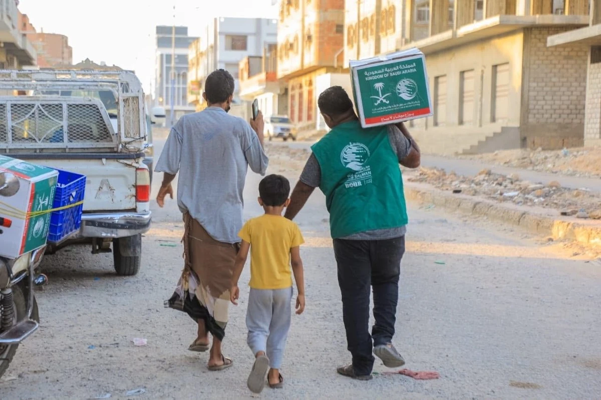 Saudi Arabia's King Salman Relief Center distributing food baskets in Yemen. The Kingdom has announced $60 billion in budget support for the Yemeni government. (SPA)