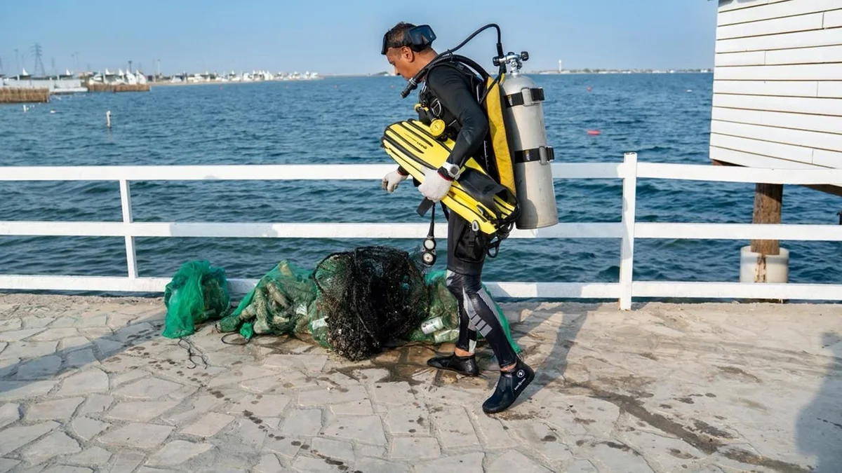 Divers and diving instructors take part in an Eastern Province initiative to clean the seabed and protect the marine environment. (SPA)