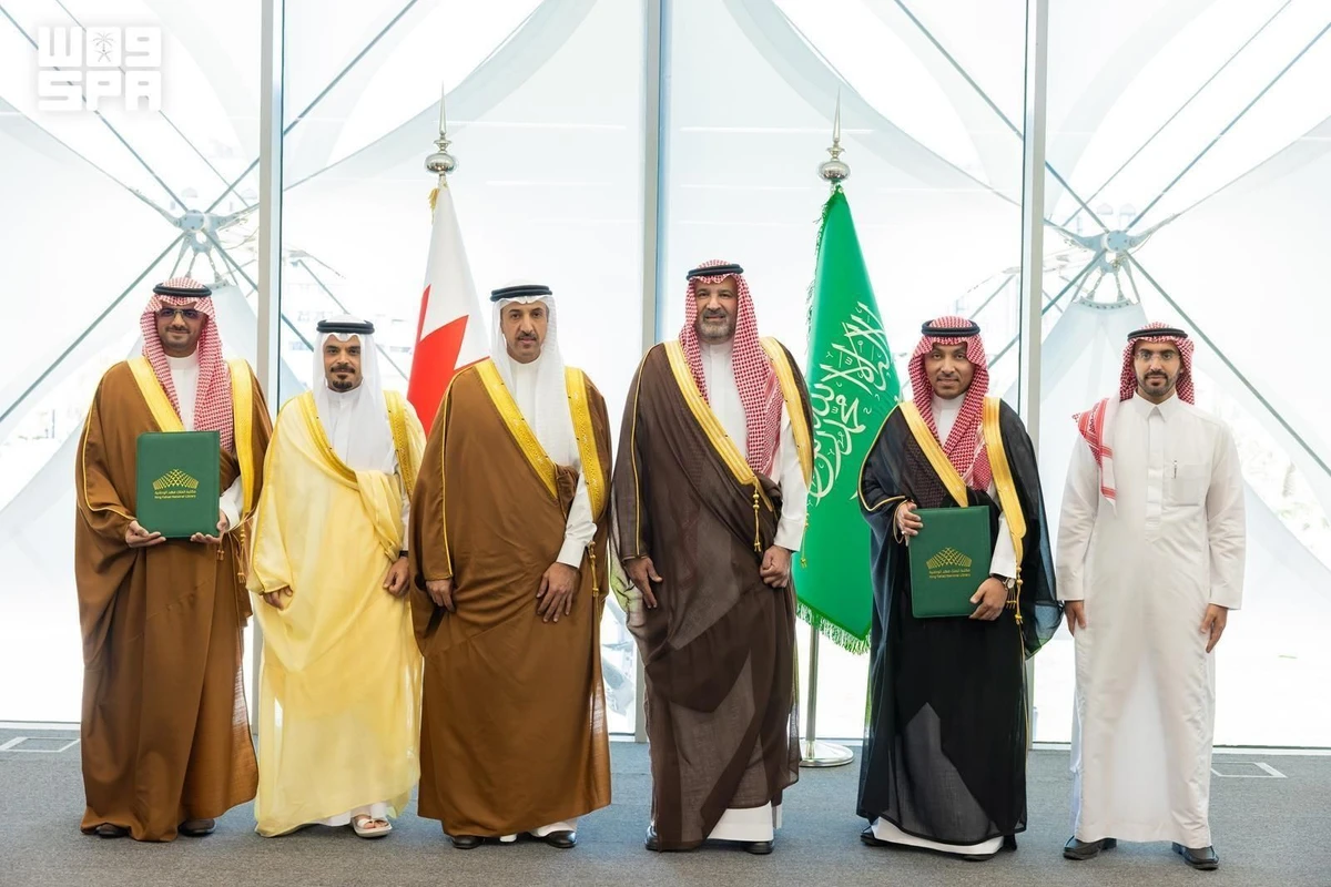 Prince Faisal bin Salman witnesses the signing of an MoU to strengthen research and knowledge cooperation between Saudi Arabia and Bahrain.