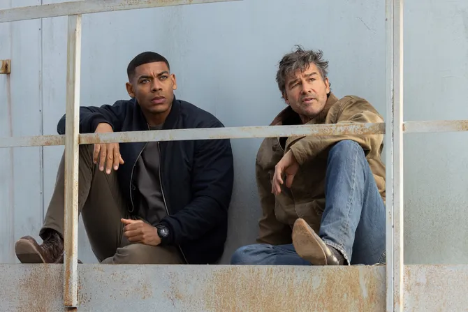REVIEW: Leading men make grounded superhero show ‘Lanterns’ shine bright