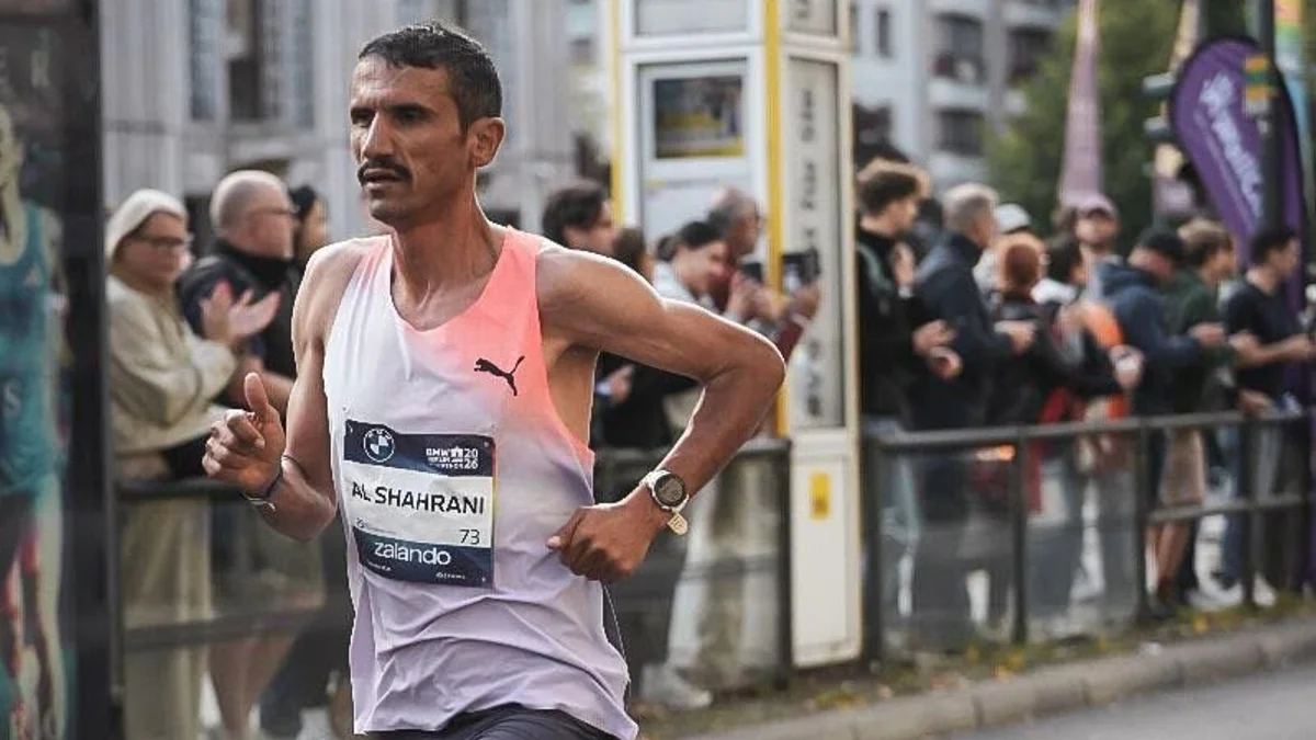 Al-Shahrani passes spectators lining the course in Berlin. (Sportograf.com)
