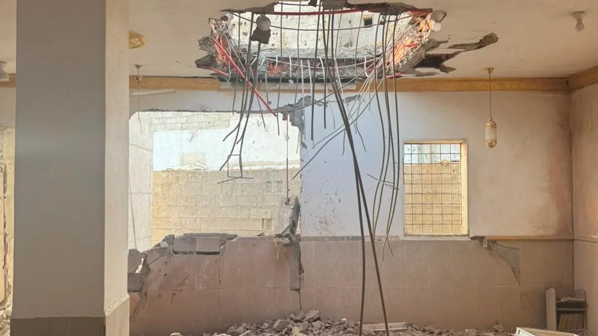 Projectile by Yemen’s Houthis injured two and inflicted damage on mosque, several buildings and vehicles. (SPA)