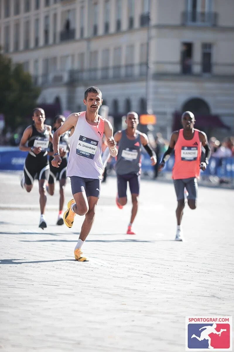 Al-Shahrani leads a group of runners on his way to breaking his own national record.
