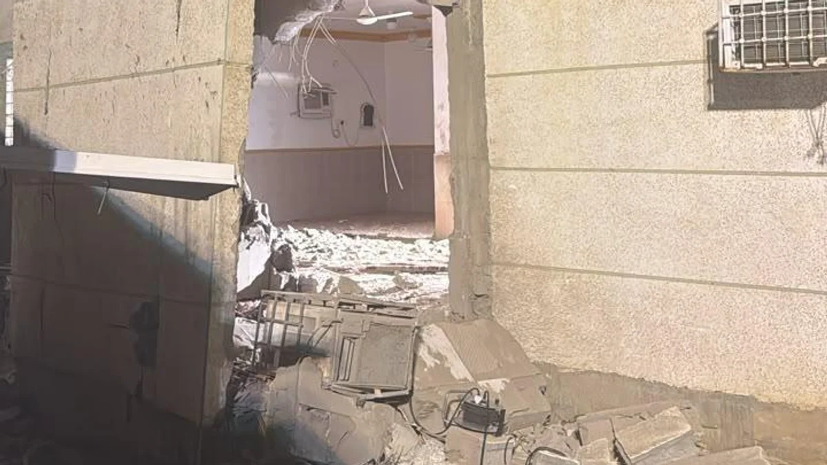 Projectile by Yemen’s Houthis injured two and inflicted damage on mosque, several buildings and vehicles. (SPA)