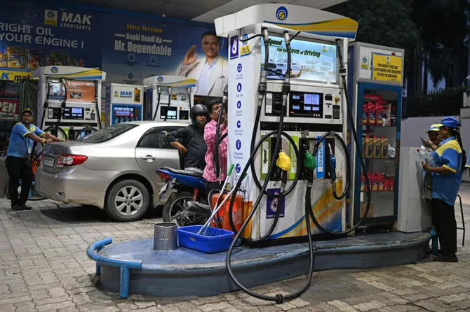 Oil falls as US prepares to unveil new Iran sanctions