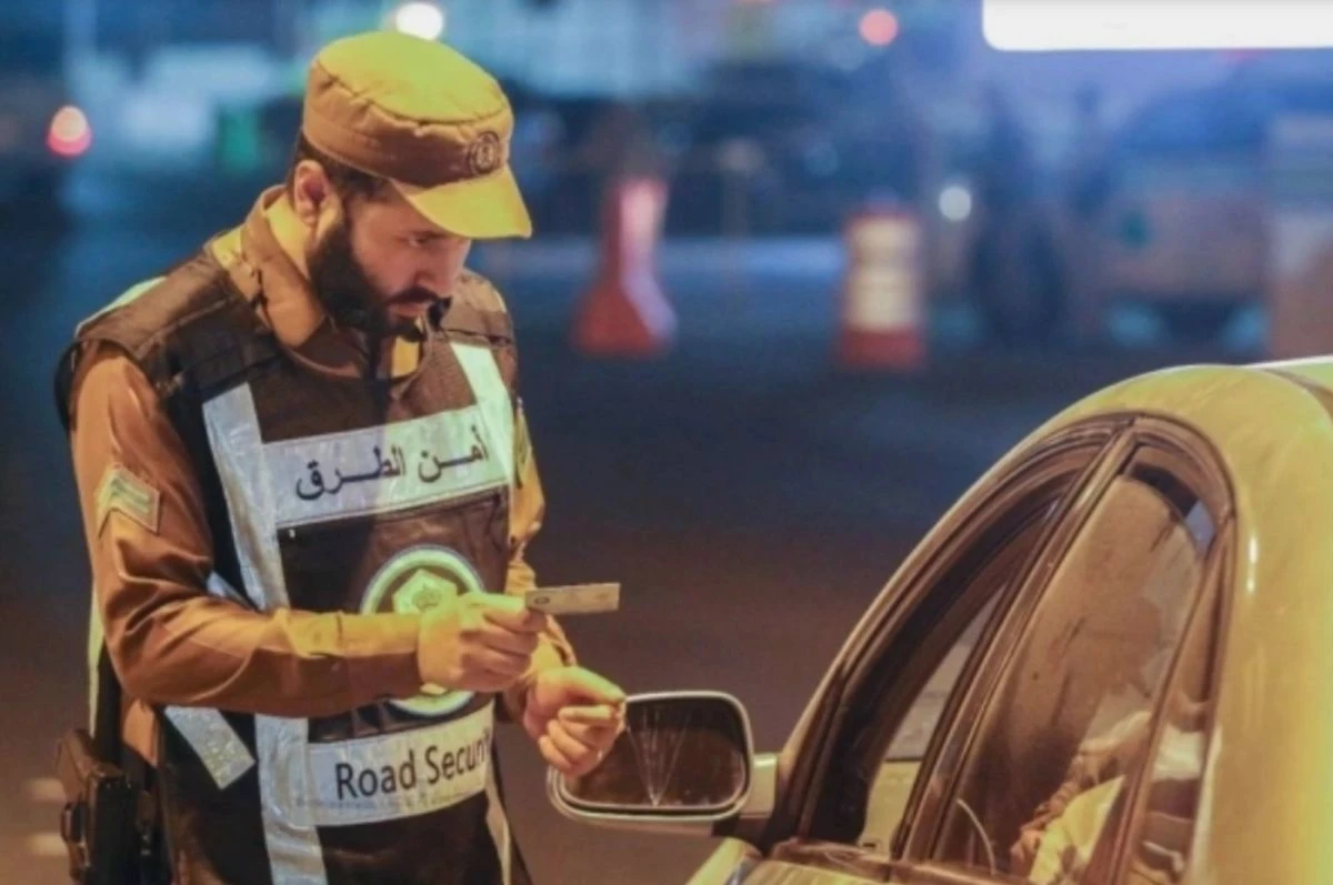 Suspected violations can be reported on the toll-free number 911 in the Makkah and Riyadh regions, and 999 or 996 in other regions of the Kingdom. (SPA/File photo)