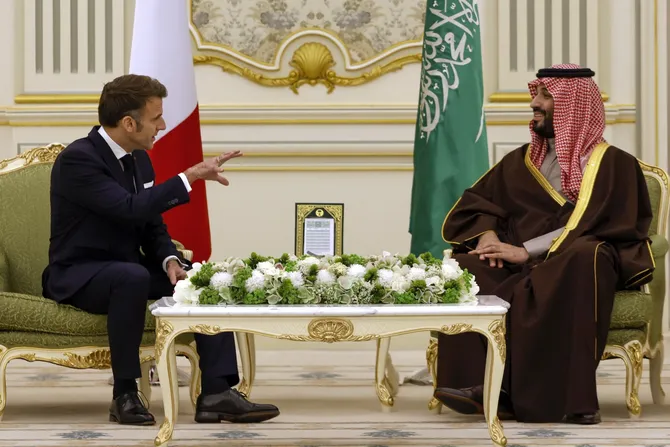 Saudi crown prince leaves Kingdom for two-day official visit to France