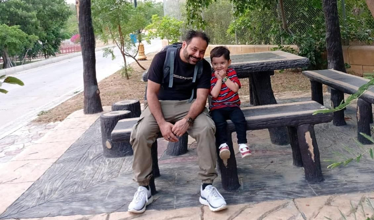 Pakistani seafarer Muhammad Hammad Obaida with his son, in Karachi, Pakistan. (AN photo)