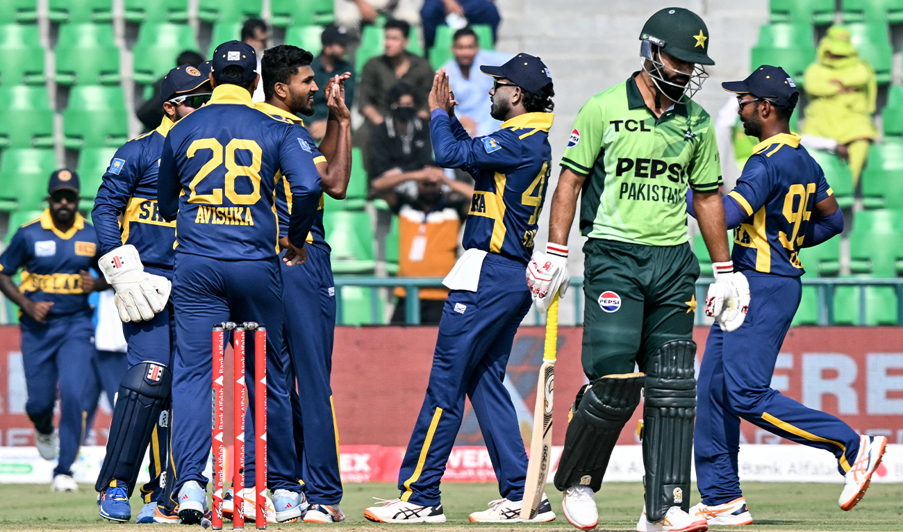 Sri Lanka thump Pakistan to eliminate England from tri-series final race