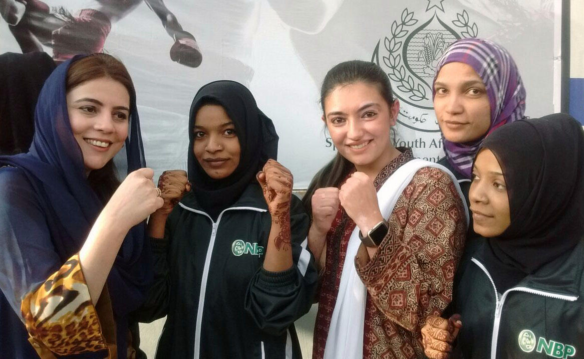 Aseefa Bhutto Zardari with girls in Young Lyari Boxing Club. (Photo by club management)