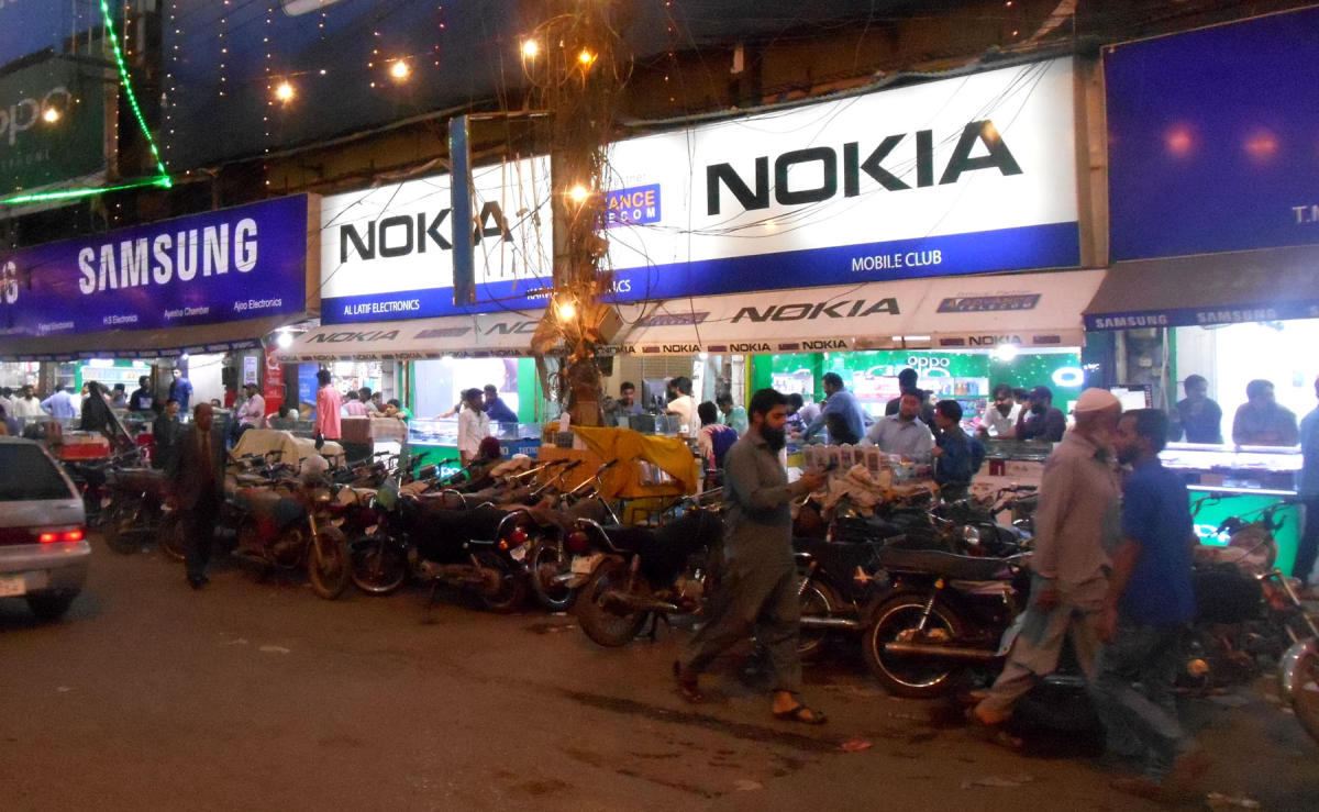 Pakistan’s largest mobile phone market in the Saddar area of Karachi. (AN photo by Khurshid Ahmed)