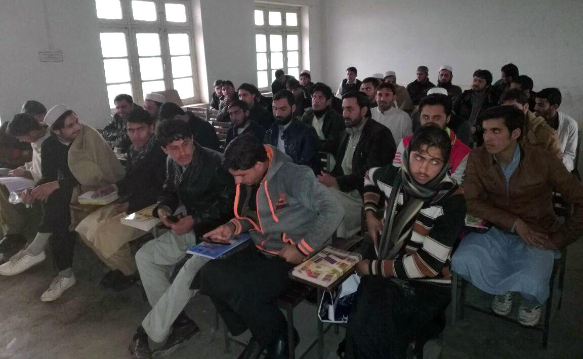 Students in Khyber Agency take the first ever Chinese language course in FATA. (AN photo)