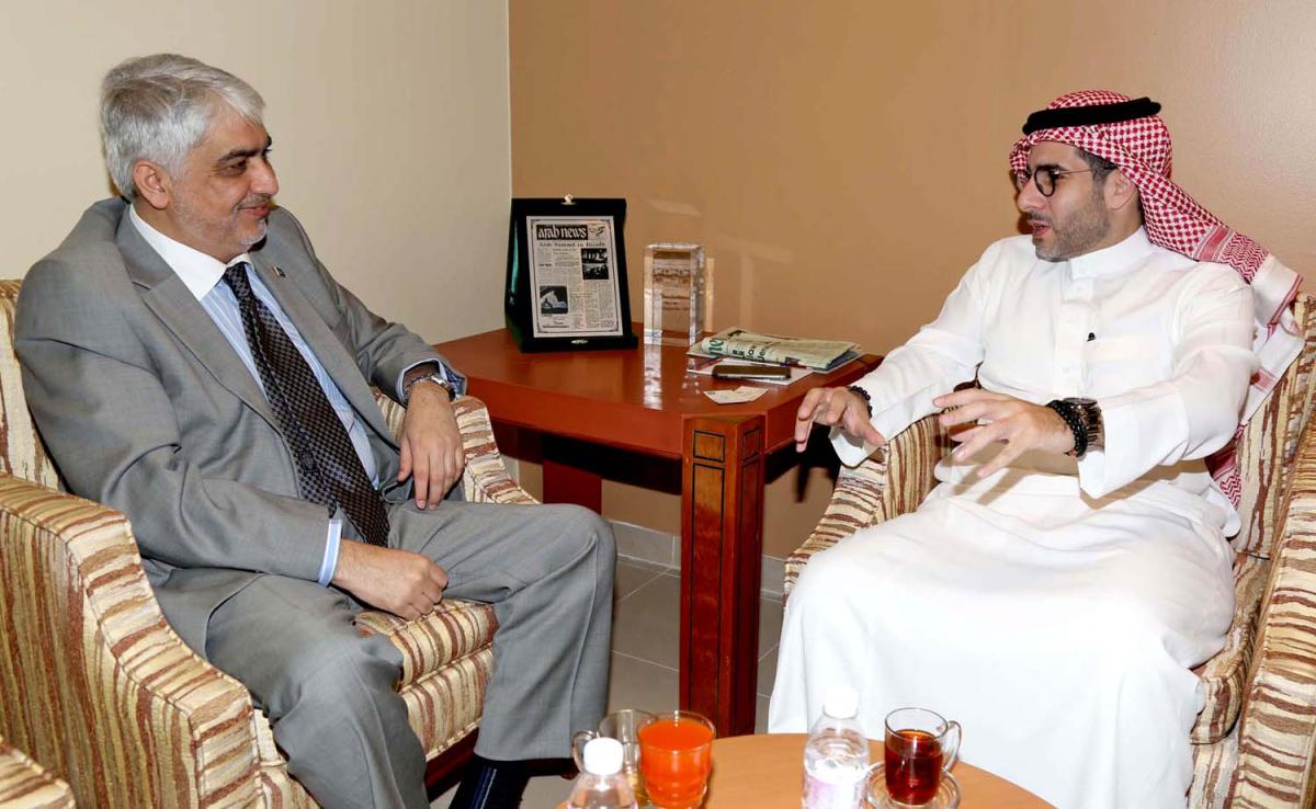 Arab News Editor in Chief Faisal J. Abbas received Pakistan Consul General in Jeddah Shehryar Akbar Khan at the Arab News HQ in Jeddah on Tuesday. (AN photo by Ghazi Mahdi)