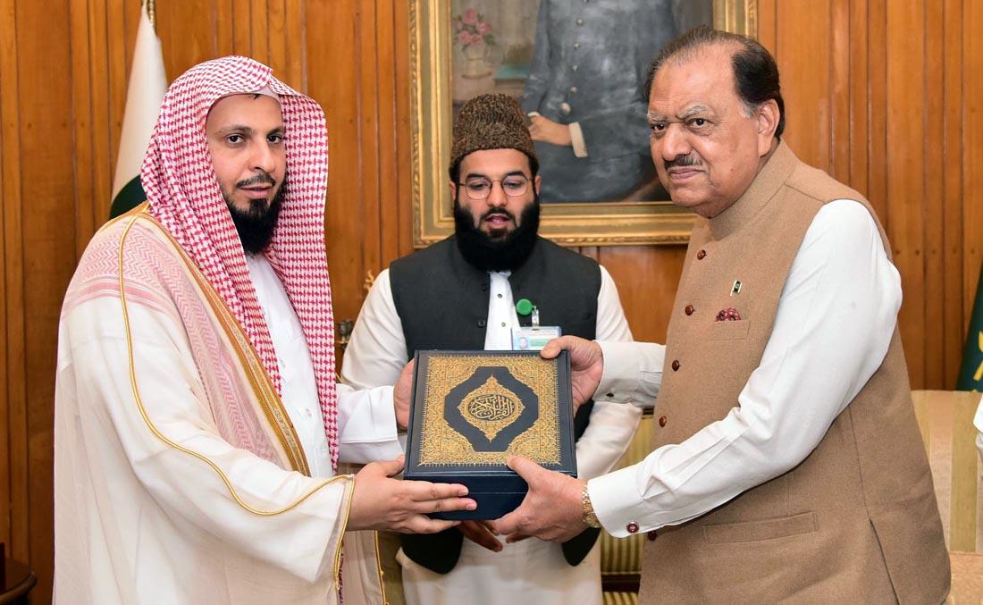 President Mamnoon Hussain in meeting with Imam of Makkah’s Grand Mosque, Dr. Saleh bin Muhammad Al-Talib at President House in Islamabad on March 12, 2018. (Photo courtesy: President House)