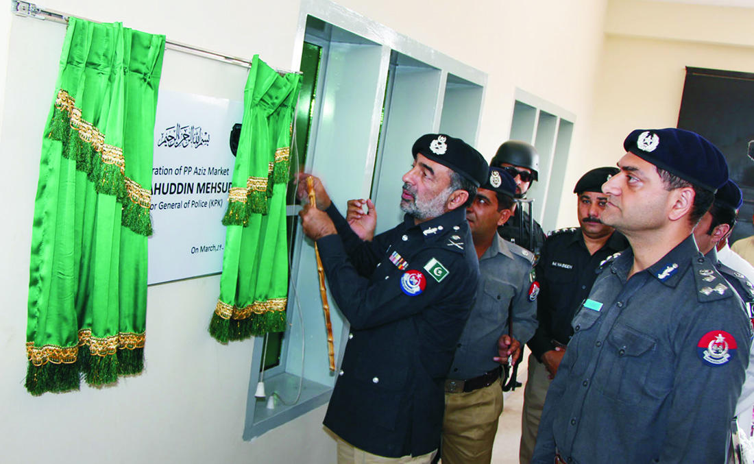 KP’s inspector general of police, Salahuddin Khan Mehsud, inaugurating the bomb-proof checkpoints in Peshawar on Monday. (Photo courtesy: Khyber Pakhtunkhwa Police)