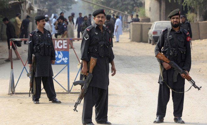 Three police officers have been killed in a bomb attack in Pakistan on Mar. 30, 2018. (REUTERS photo)