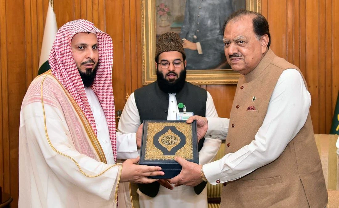 President Mamnoon Hussain in meeting with Imam of Makkah’s Grand Mosque, Dr. Saleh bin Muhammad Al-Talib at President House in Islamabad on March 12, 2018. (Photo courtesy: President House)