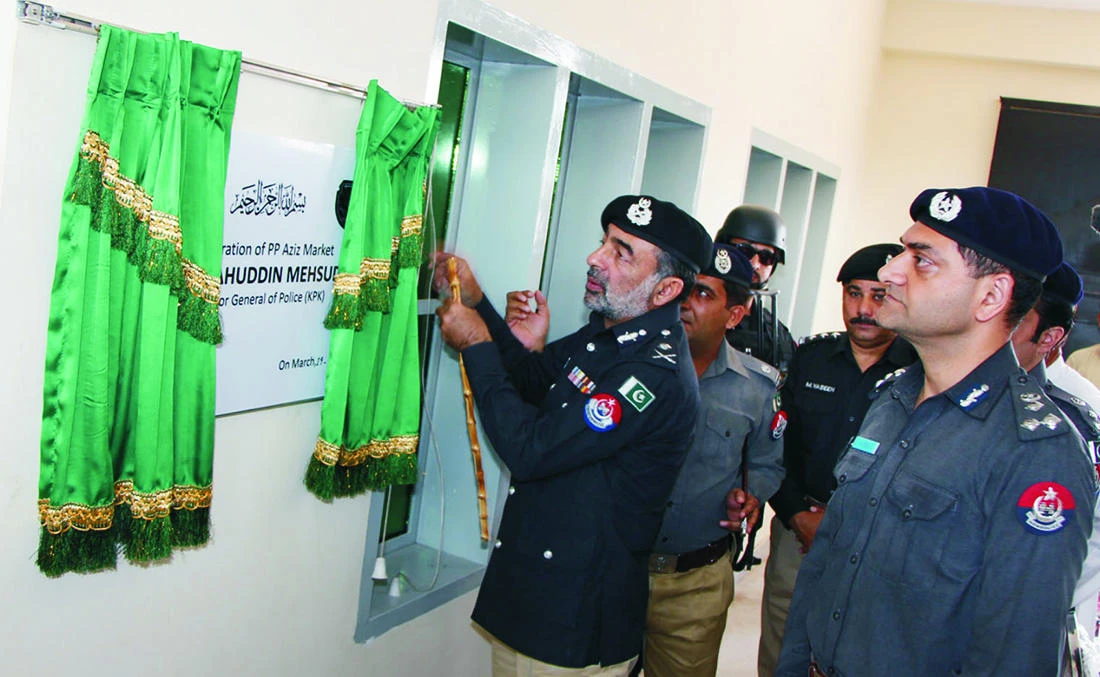 KP’s inspector general of police, Salahuddin Khan Mehsud, inaugurating the bomb-proof checkpoints in Peshawar on Monday. (Photo courtesy: Khyber Pakhtunkhwa Police)