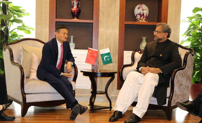 Executive Chairman of Alibaba Group Jack Ma called on Prime Minister Shahid Khaqan Abbasi on the sidelines of Boao Forum for Asia, April 10, 2018. (Photo by PM office)