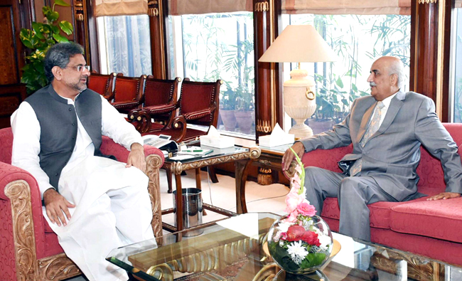 PM Abbasi discusses caretaker government with opposition leader