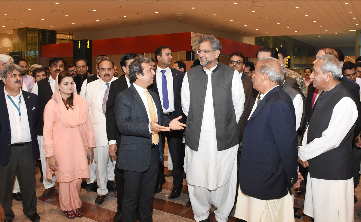 Officials briefed Prime Minister Shahid Khaqan Abbasi on facilitation for passengers during his visit to new Islamabad International Airport on April 13, 2018. (Photo courtesy: Press Information Department)