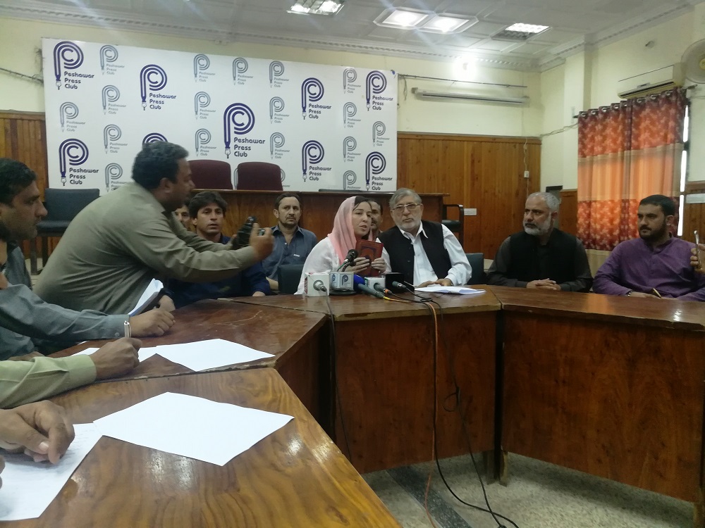 MPA Fauzia Bibi swears on the Holy Qur’an that she did not sell her vote in the Senate elections in March 2018. She is one of 20 PTI politicians accused by party chairman Imran Khan. (AN photos)