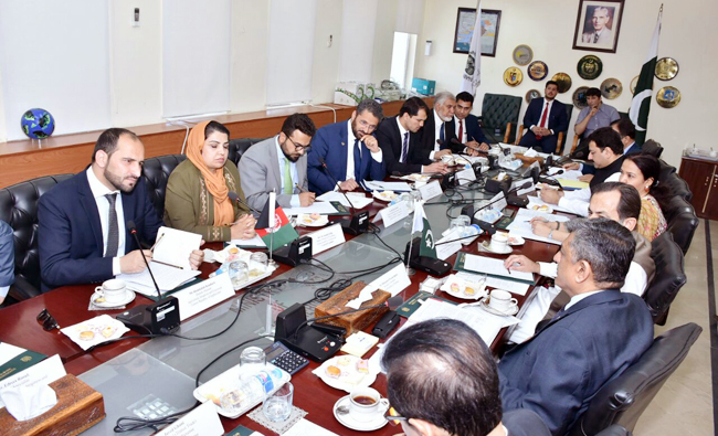 Ministerial delegation from Afghanistan led by Deputy Minister for Commerce Ms. Kamila Sidiqi meeting Mohammed Younus Dagha, Secretary Commerce, and Ministry of Commerce officials in Islamabad. (AN photo)