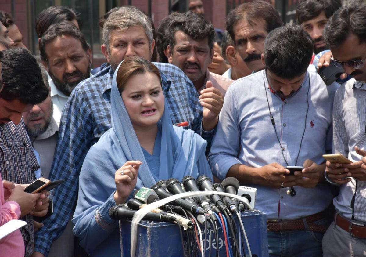 Information Minister, Marriyum Aurangzeb talking to reporters in Lahore on May 09, 2018. (Photo courtesy: PIC)