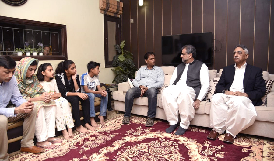 Prime Minister Shahid Khaqan Abbasi condoling with bereaved family of late Sabika Sheikh in Krachi on 20 May 2018 (PM Office)