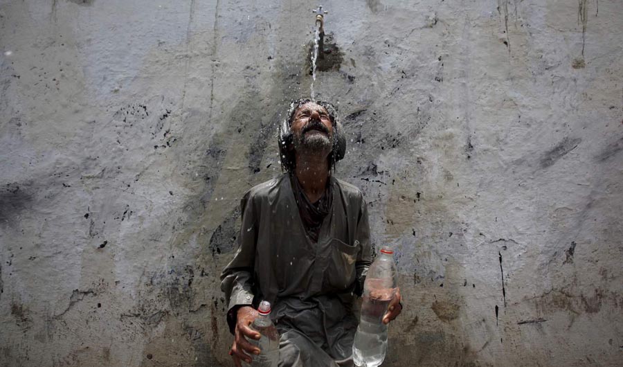 Heat waves can be dangerous because they can kill large numbers of people through heat stress, which may lead to heat stroke, heat exhaustion, and heat rashes or cramps. (REUTERS)