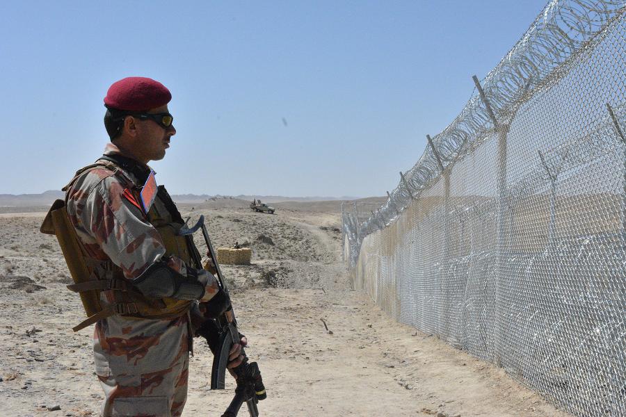 A Pakistani army soldier stands guard along with border fence at the Pak-Afghan border near the Punjpai area of Quetta in Balochistan on May 8, 2018. (AFP)